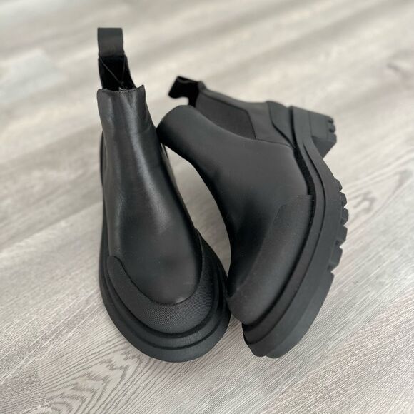 Zara RUBBERIZED TOE LEATHER ANKLE BOOTS - Picture 5 of 9